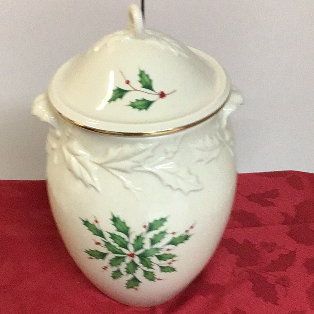 Lenox holiday cookie jar new In original box